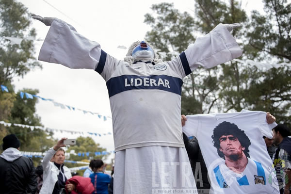 Dios combina con azul y blanco